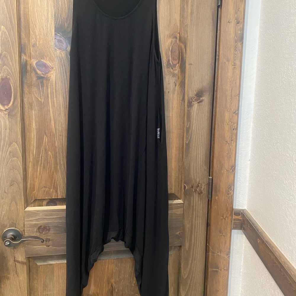 Black Sleeveless Halter Jumpsuit for Casual Occasions